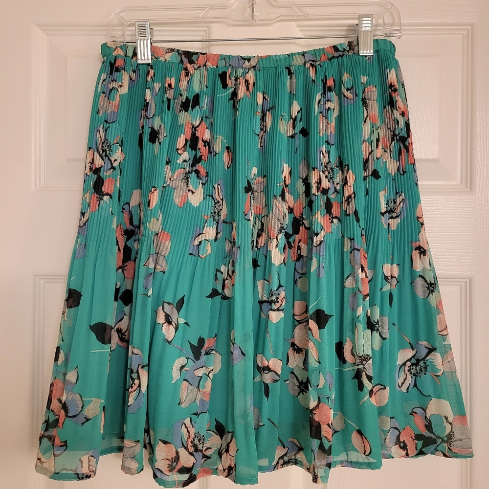 Elle floral miniskirt, Size S, Color: Green